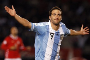 开云娱乐官网-中超出战国际热身赛 复仇结局令人意外，中超球队热身赛